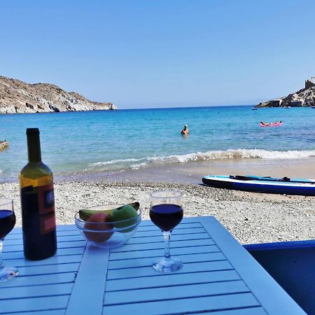 Blue Mare Apartments On The Beach Firopotamos Værelse billede