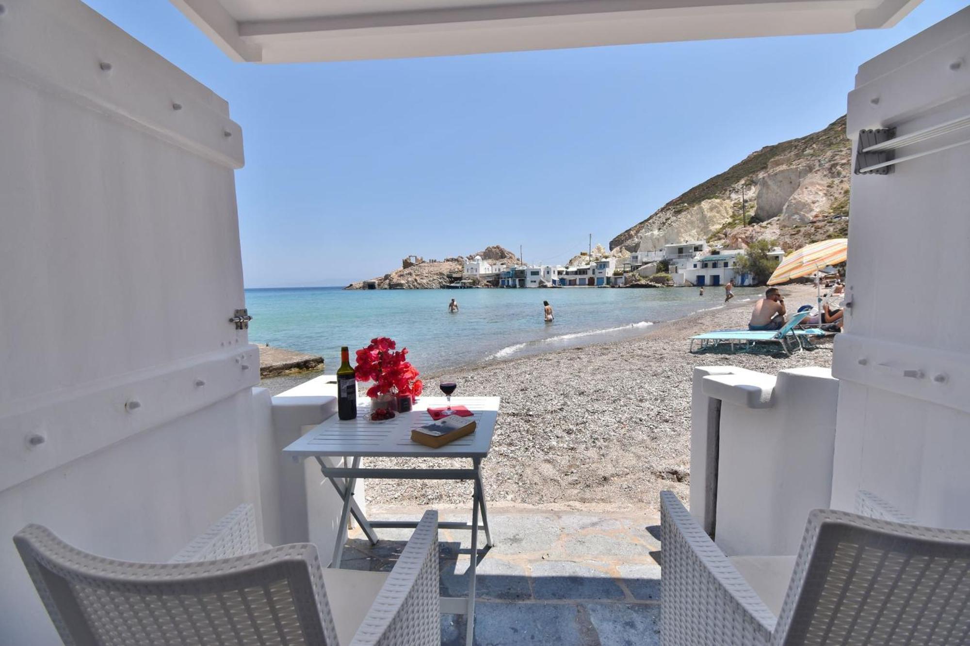 Blue Mare Apartments On The Beach Firopotamos Værelse billede