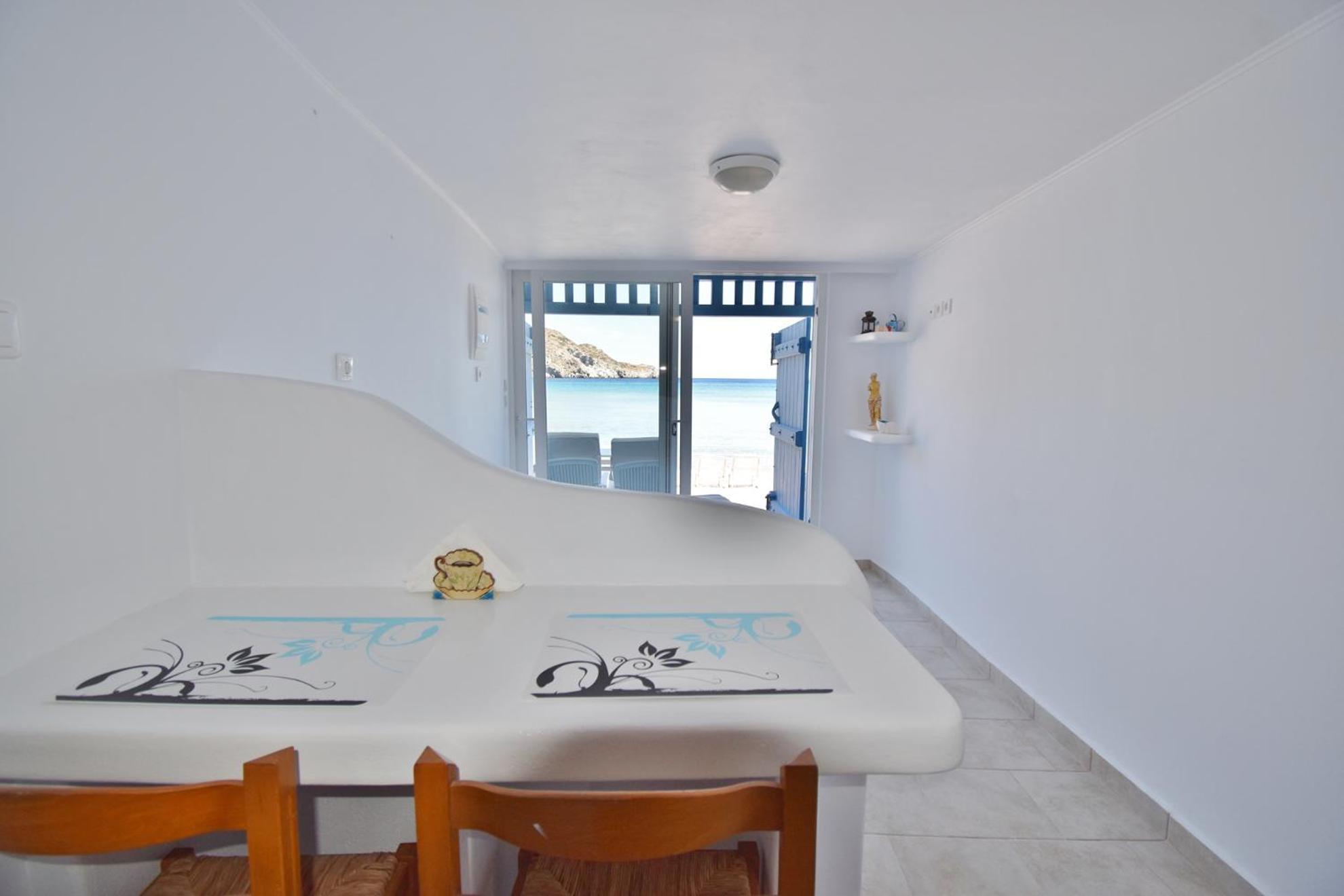 Blue Mare Apartments On The Beach Firopotamos Værelse billede