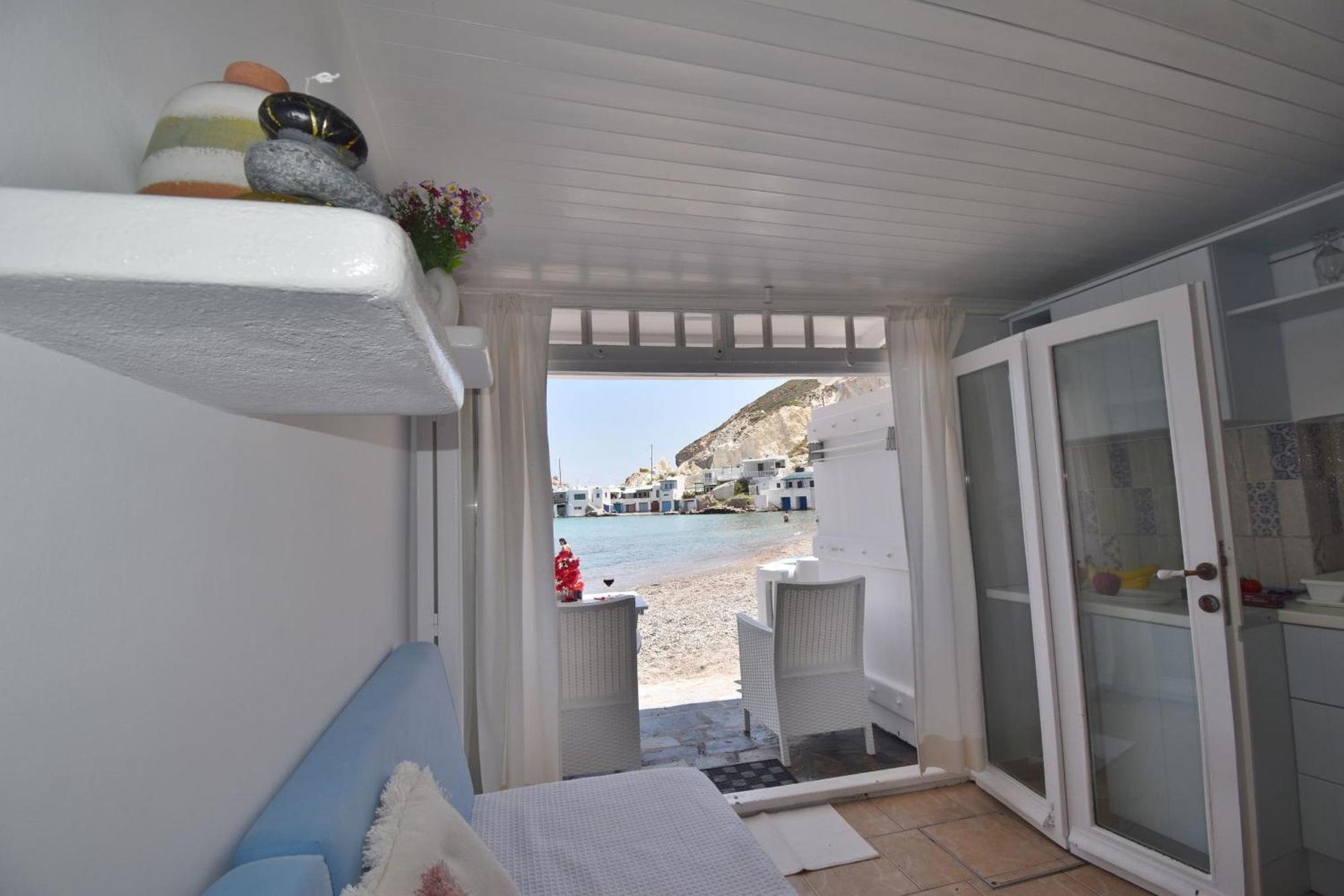 Blue Mare Apartments On The Beach Firopotamos Værelse billede