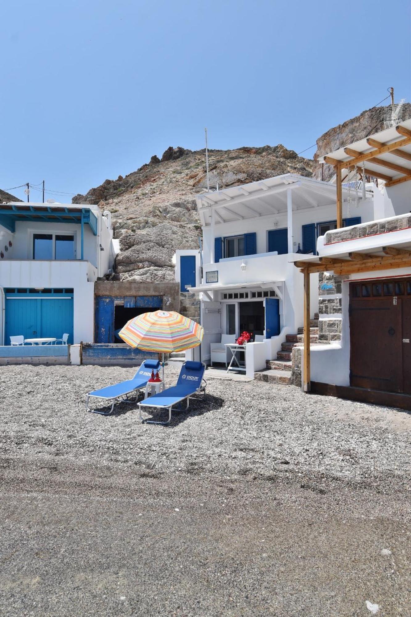 Blue Mare Apartments On The Beach Firopotamos Værelse billede