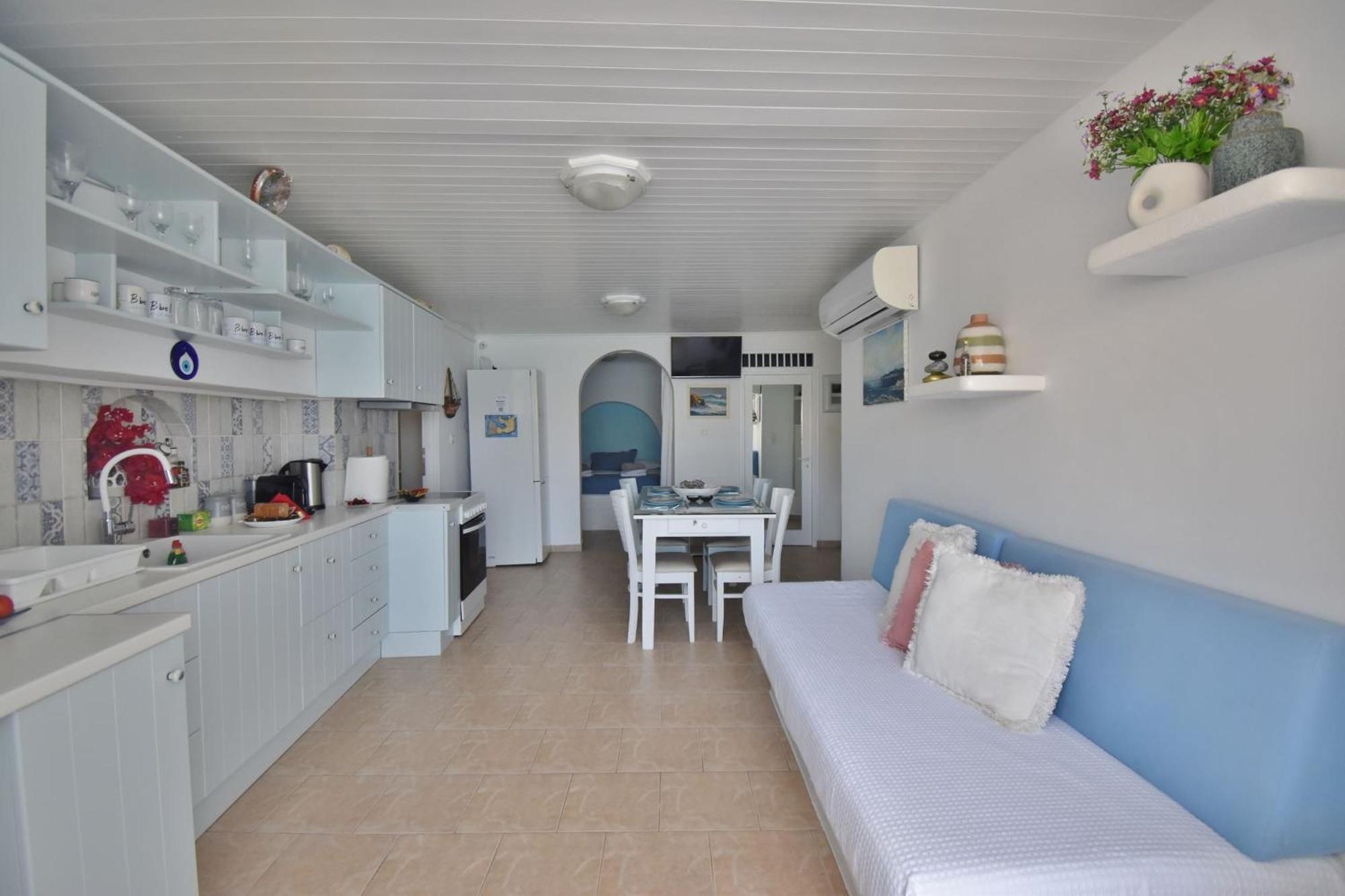 Blue Mare Apartments On The Beach Firopotamos Værelse billede