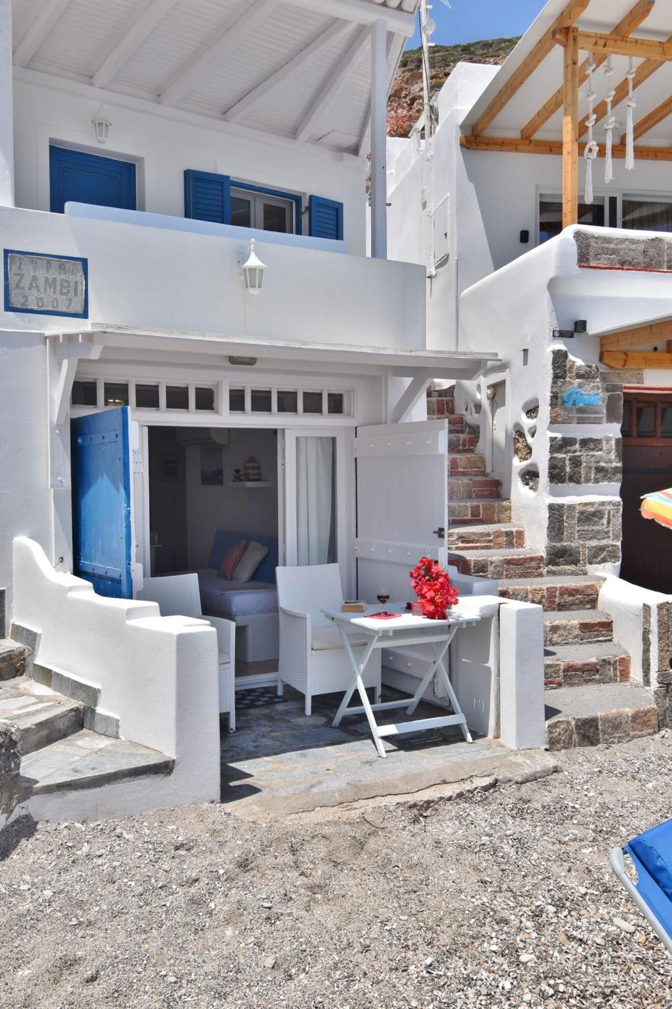 Blue Mare Apartments On The Beach Firopotamos Værelse billede