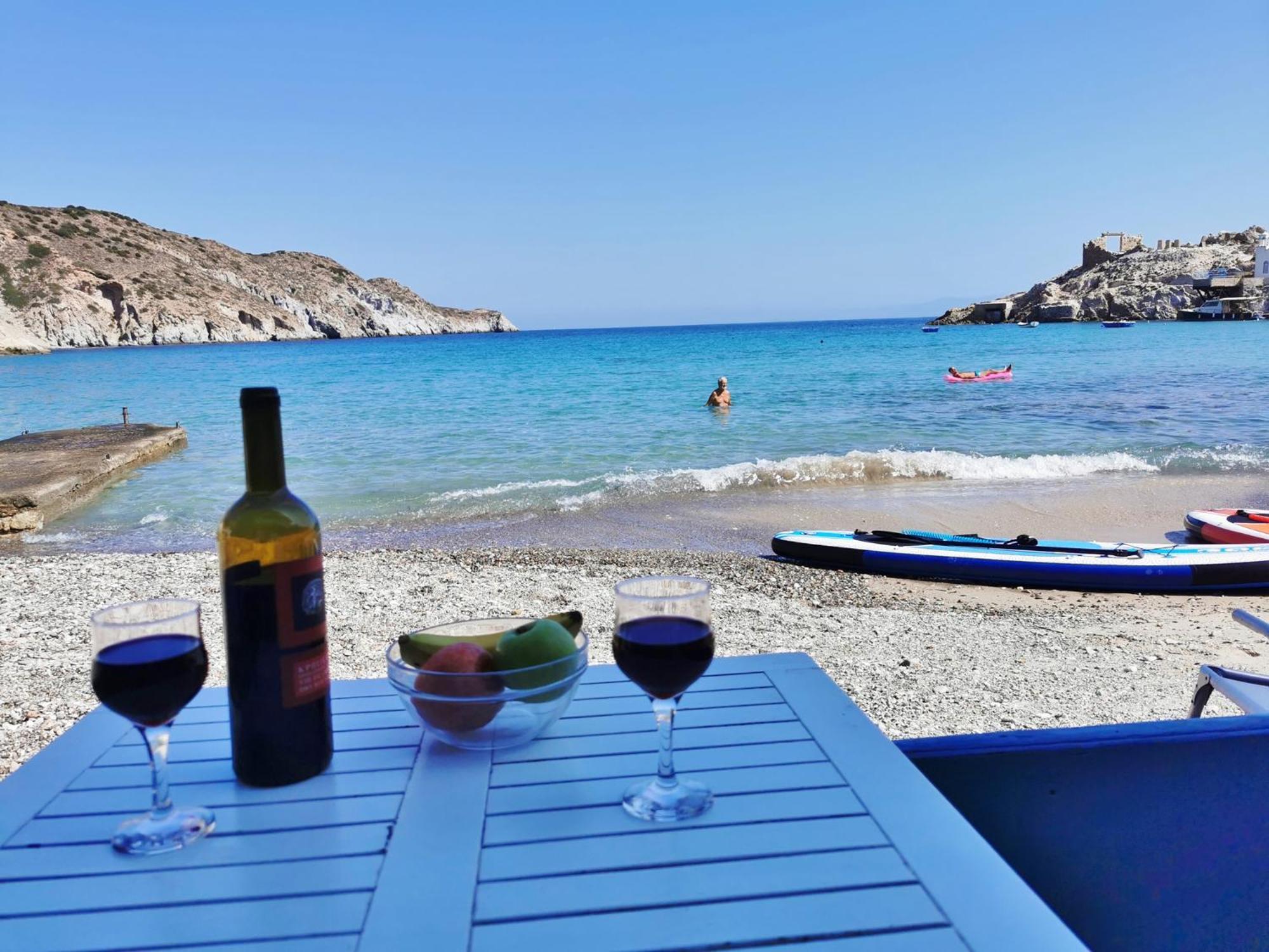 Blue Mare Apartments On The Beach Firopotamos Værelse billede