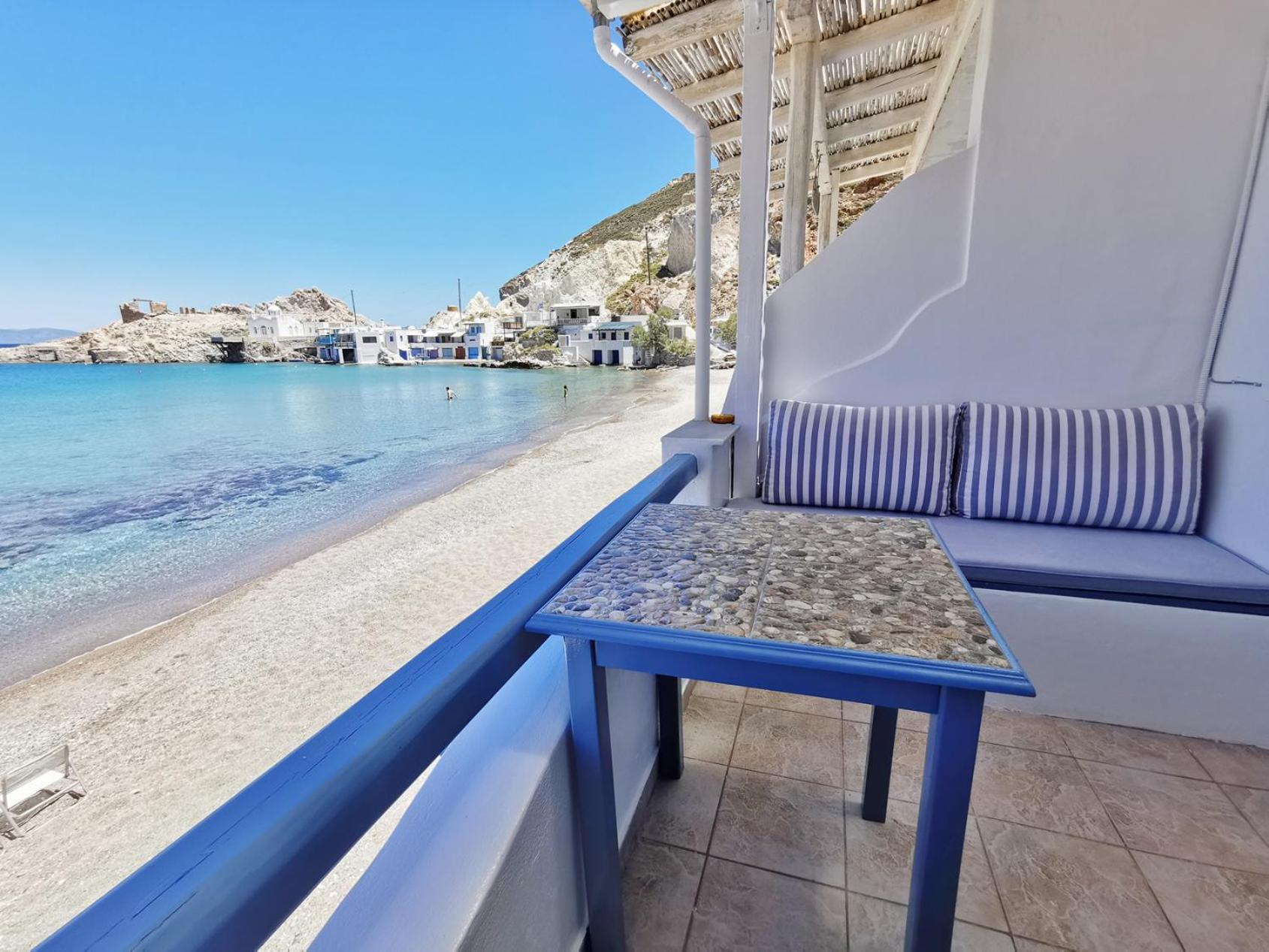 Blue Mare Apartments On The Beach Firopotamos Værelse billede