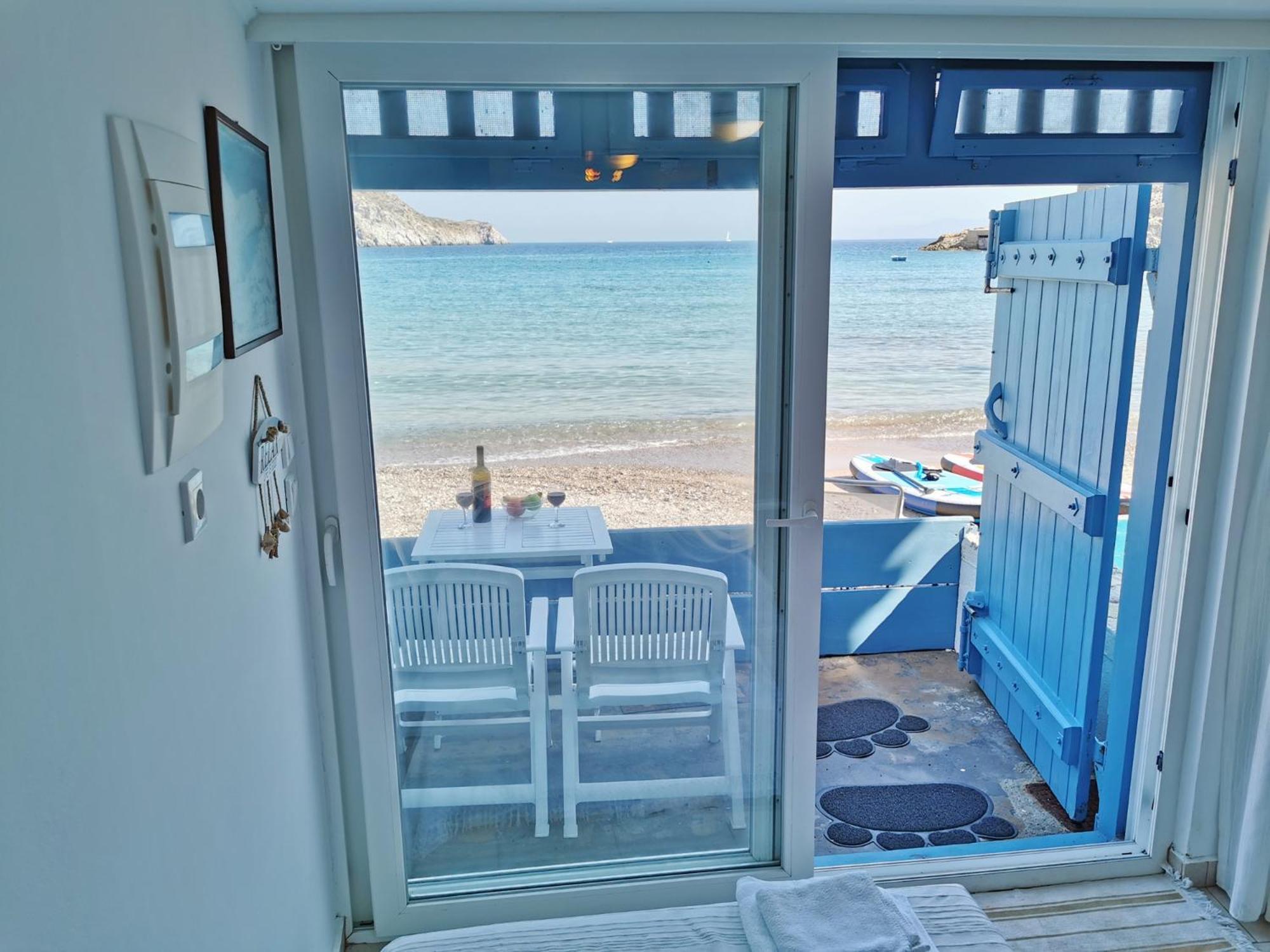 Blue Mare Apartments On The Beach Firopotamos Værelse billede