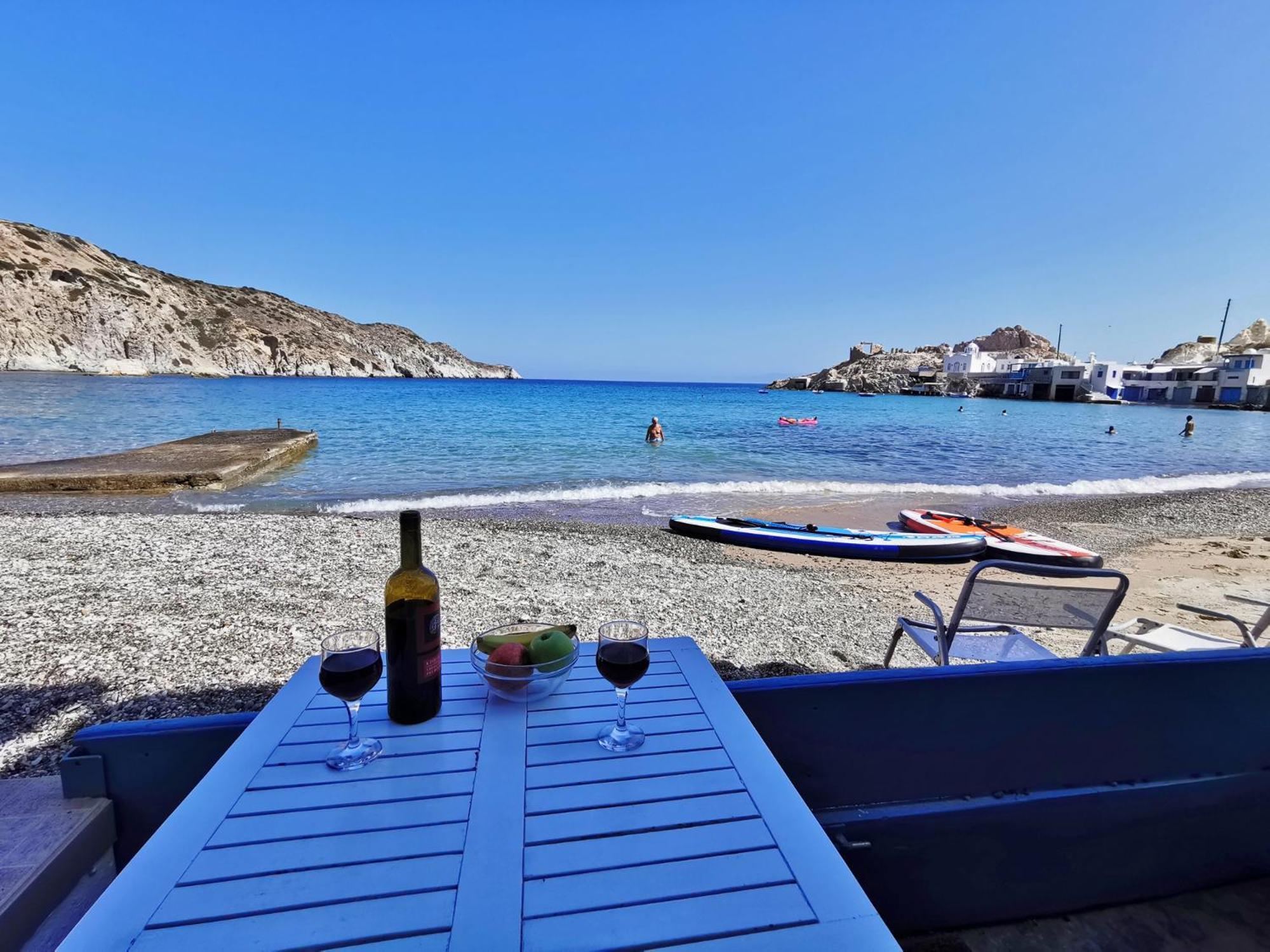 Blue Mare Apartments On The Beach Firopotamos Værelse billede
