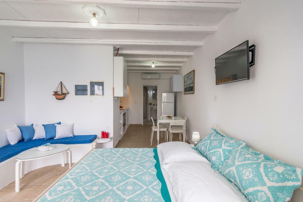Blue Mare Apartments On The Beach Firopotamos Eksteriør billede