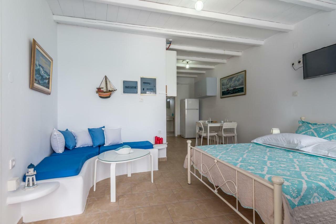 Blue Mare Apartments On The Beach Firopotamos Eksteriør billede